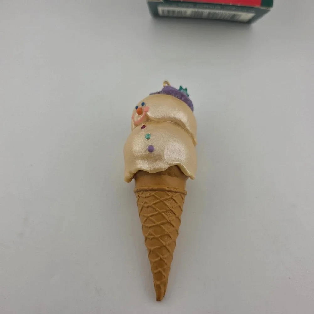 Hallmark Keepsake Ornament Chilly Chap Snowman Ice Cream Cone 1991 QX533-9‎ VTG